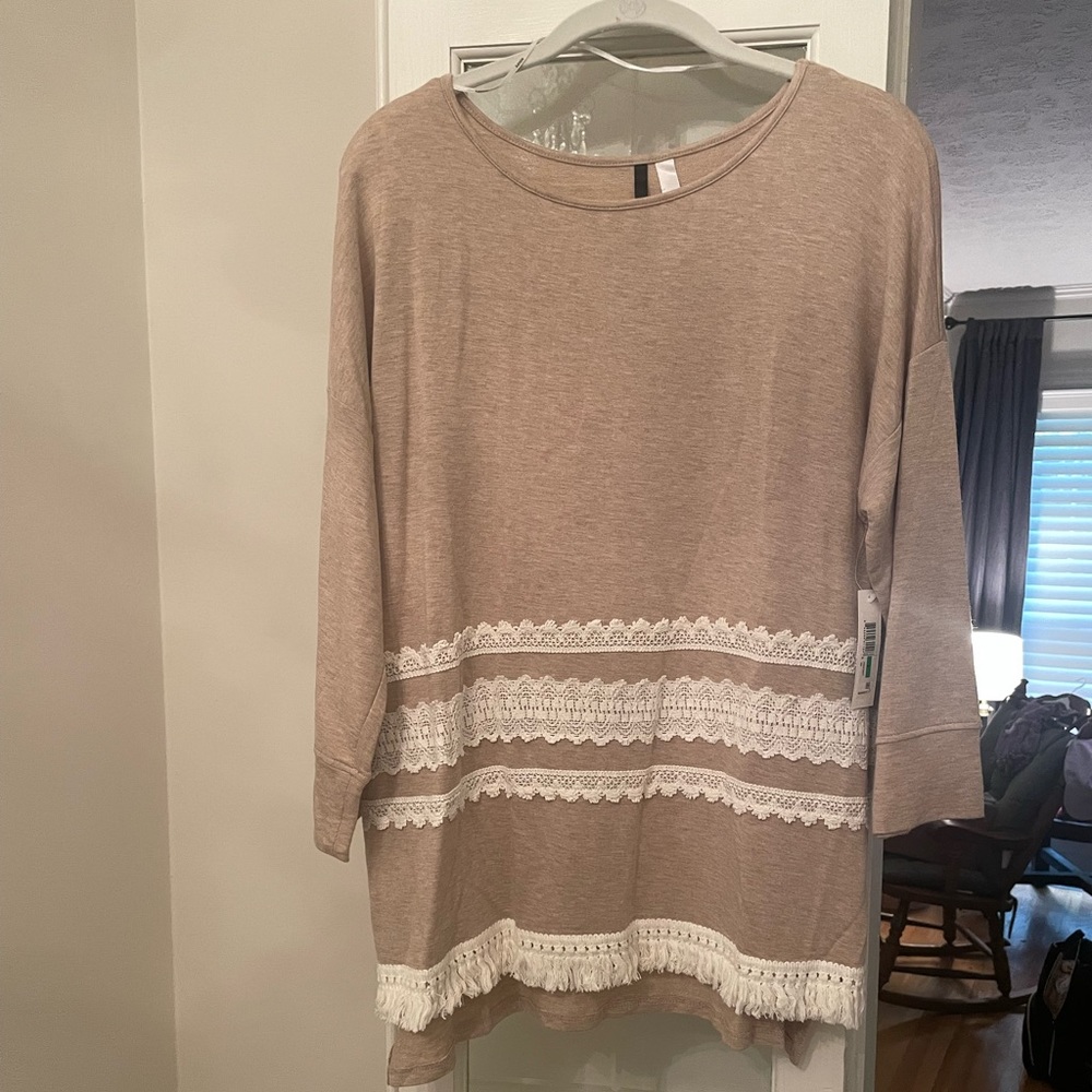 NWT Kensie Lace Trim Top